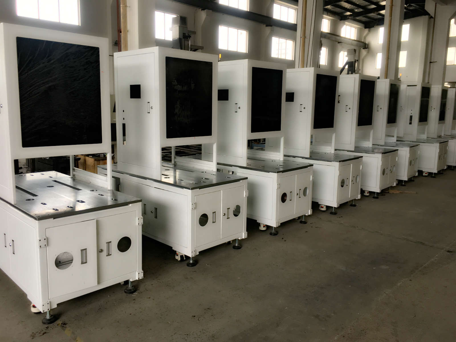 钣金加工成型在工作中应用-钣金加工珠海机箱机柜设备外壳激光切割米兰web版登录入口